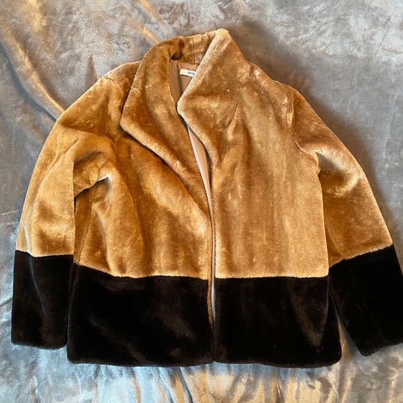 Faux Fur Contrast Jacket - Picture 1 of 3